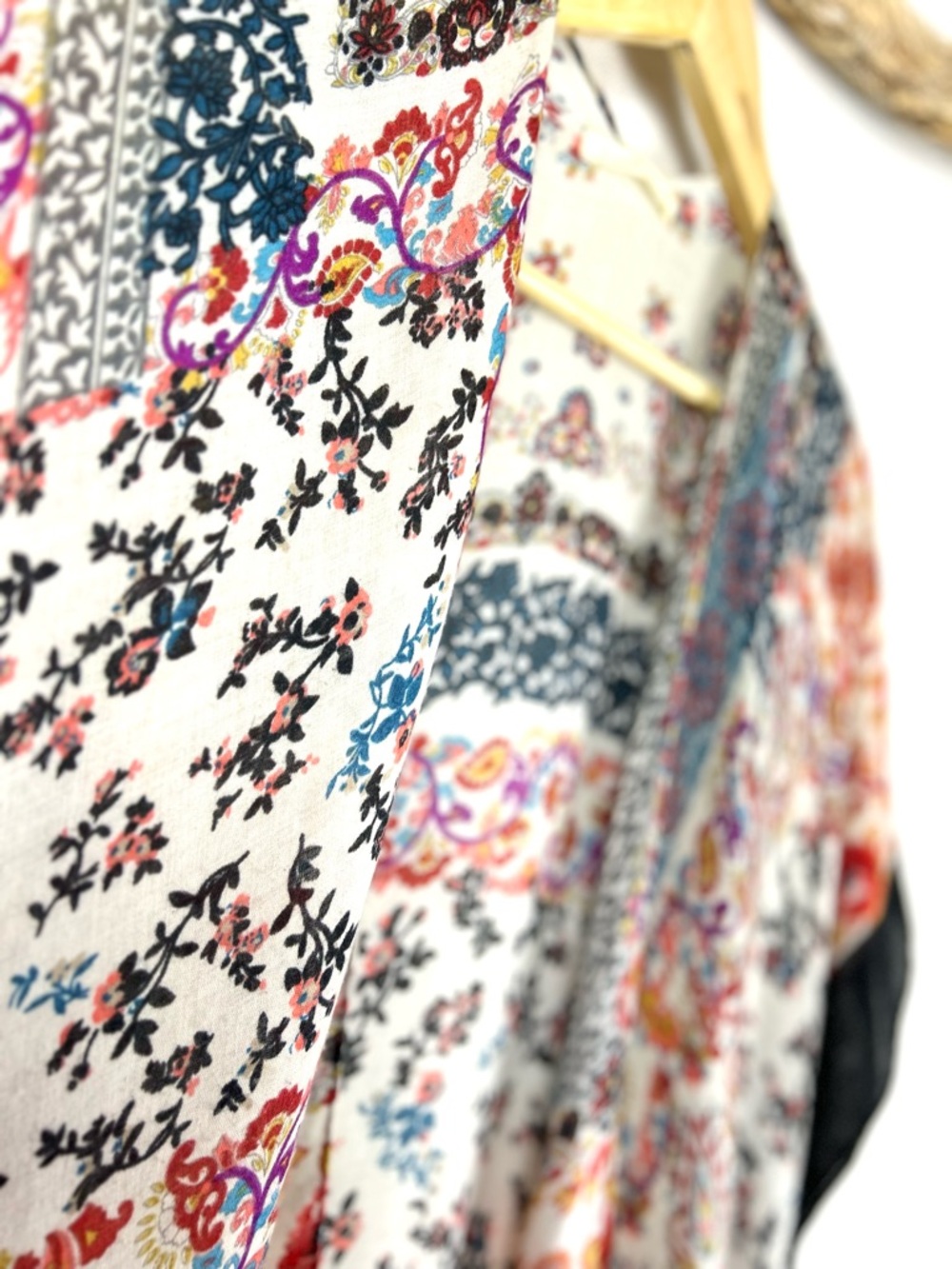 Do Everything In Love - Boho Paisley Kimono Tassel Lightweight Layering Festival - Picture 3 of 7